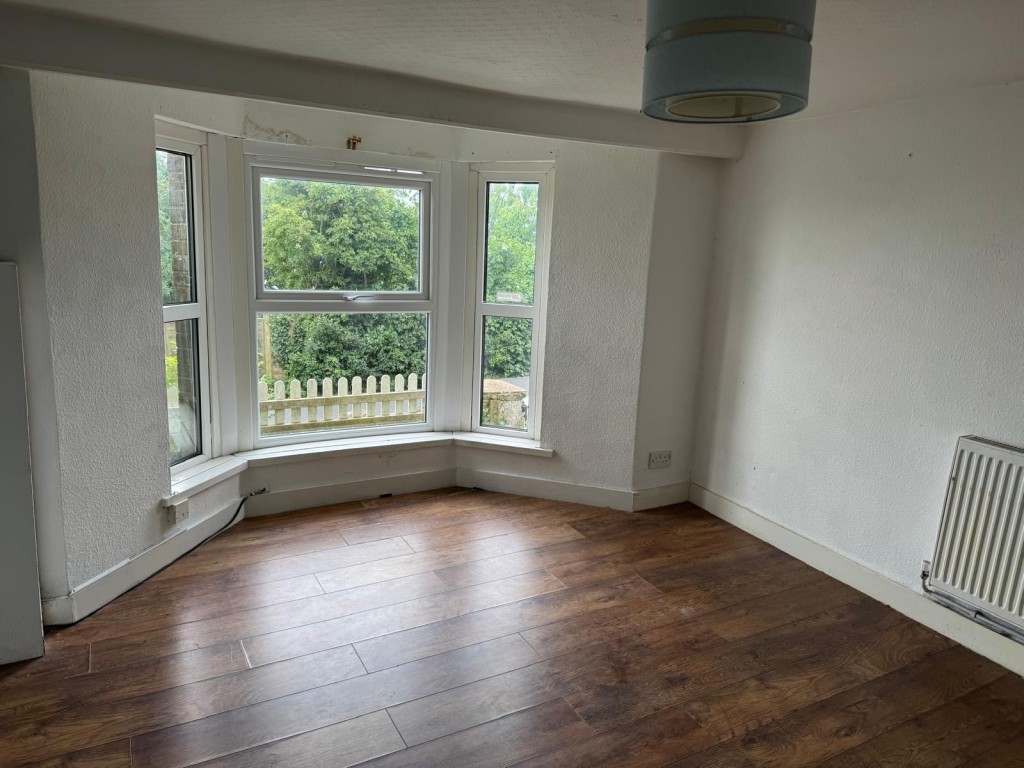 Lot: 107 - SEMI-DETACHED HOUSE FOR IMPROVEMENT WITH STUNNING SEA VIEWS - Alternative View of the Living Room